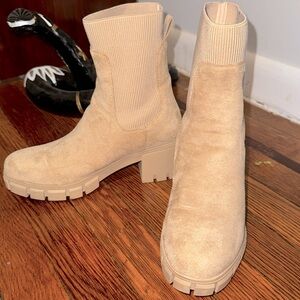 Woman’s full suede boots